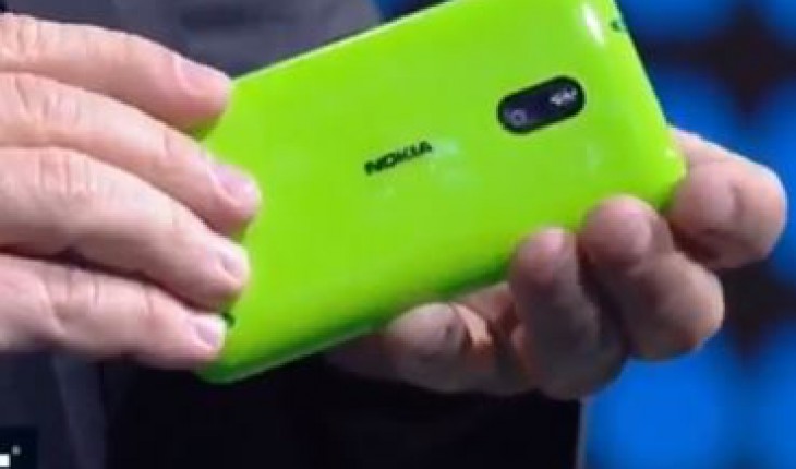 Marko Ahtisaari illustra le caratteristiche del nuovo Nokia Lumia 620